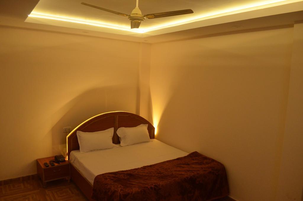 Assi River Guest House Varanasi Oda fotoğraf